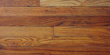 Einen Holzboden vernünftig reinigen und sauber halten